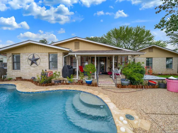 210 GRANADA DR, Universal City, TX 78148