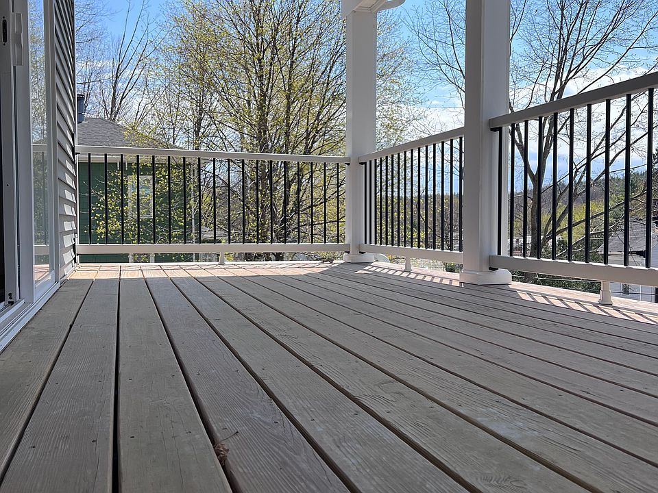 Brand new covered balcony.