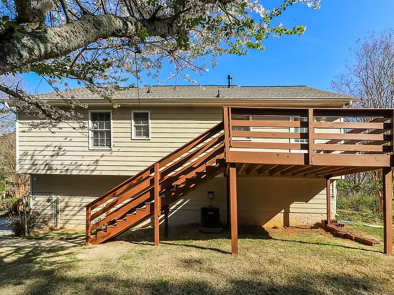 28 Doe Ln — Photo 17