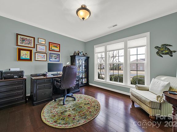 5th image of 3024 Ambleside Dr