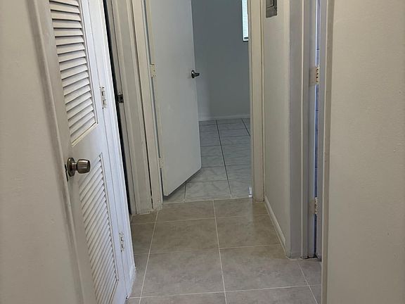 5th image of 1724 Johnson St APT 29