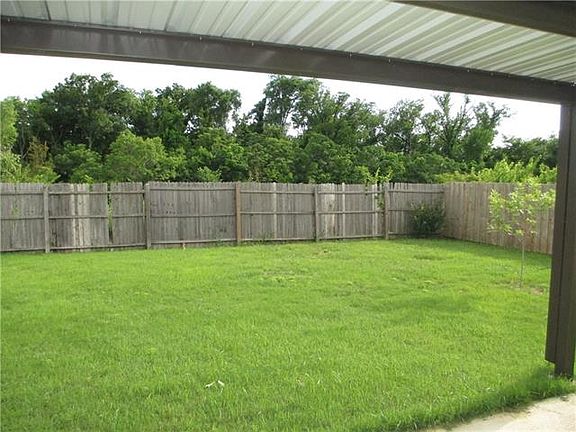 5th image of 916 Creekview Dr