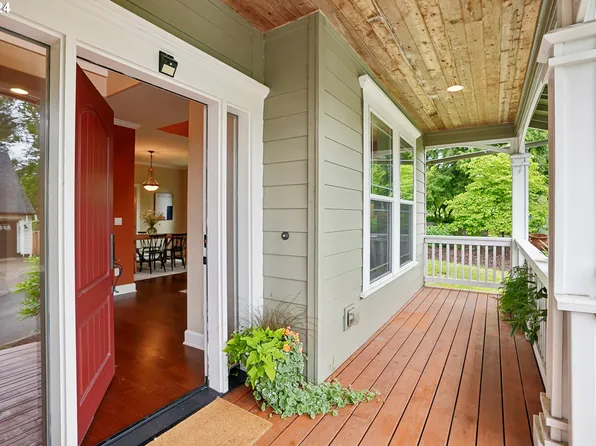 9233 SW 29th Ave, Portland, OR 97219