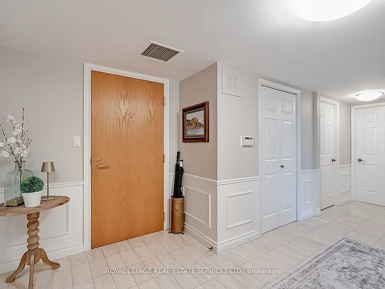 100 Lakeshore Rd E #805 — Photo 4