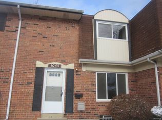 1045 Lioncrest Dr, Richton Park, IL 60471
