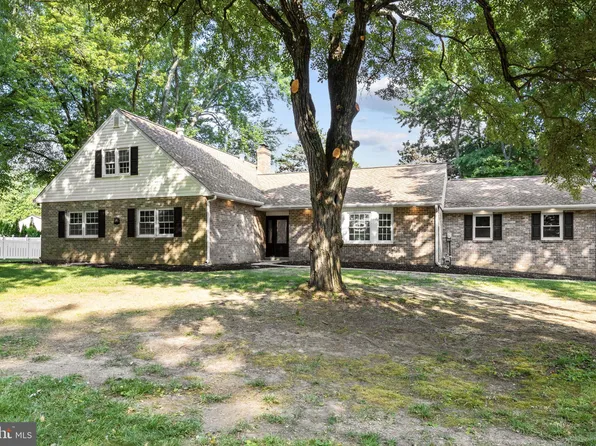232 Coachlight Ter, Huntingdon Valley, PA 19006
