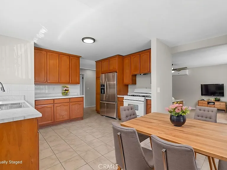 207 E Flora St — Photo 12