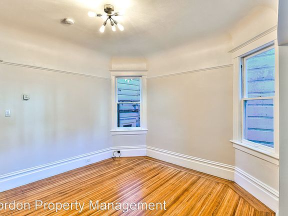 4th image of 256 1/2 Collingwood St
