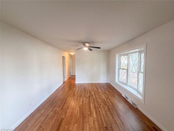 3rd image of 509 Greenbriar Rd