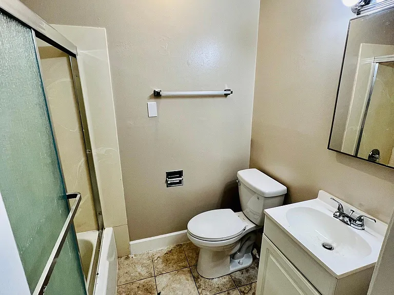 811 Brown St #J — Photo 7