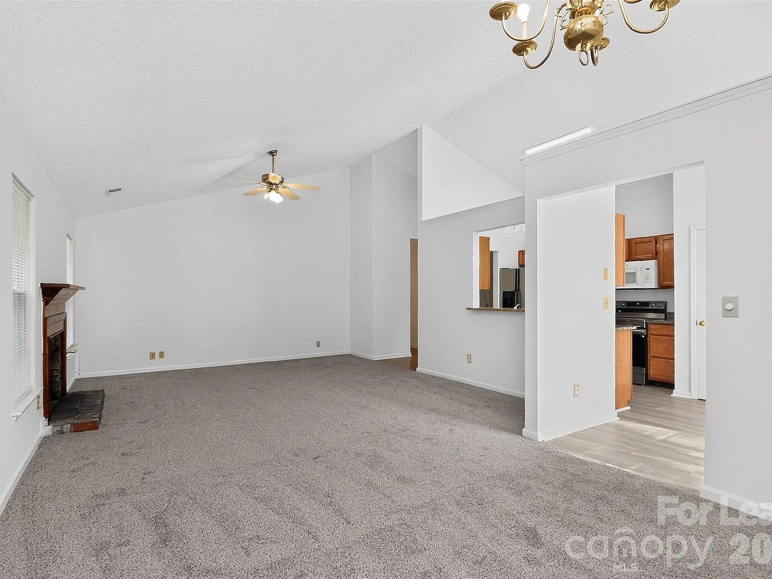 3 bed, 2.0 bath, 1432 sqft, $1,900 — Photo 4