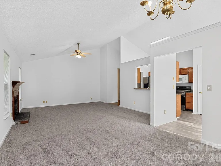 3411 Pondridge Ct — Photo 3