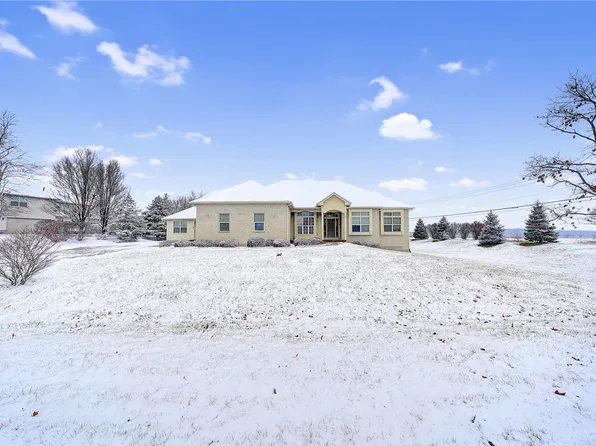 40W392 Triple Oaks Farm Dr, Hampshire, IL 60140