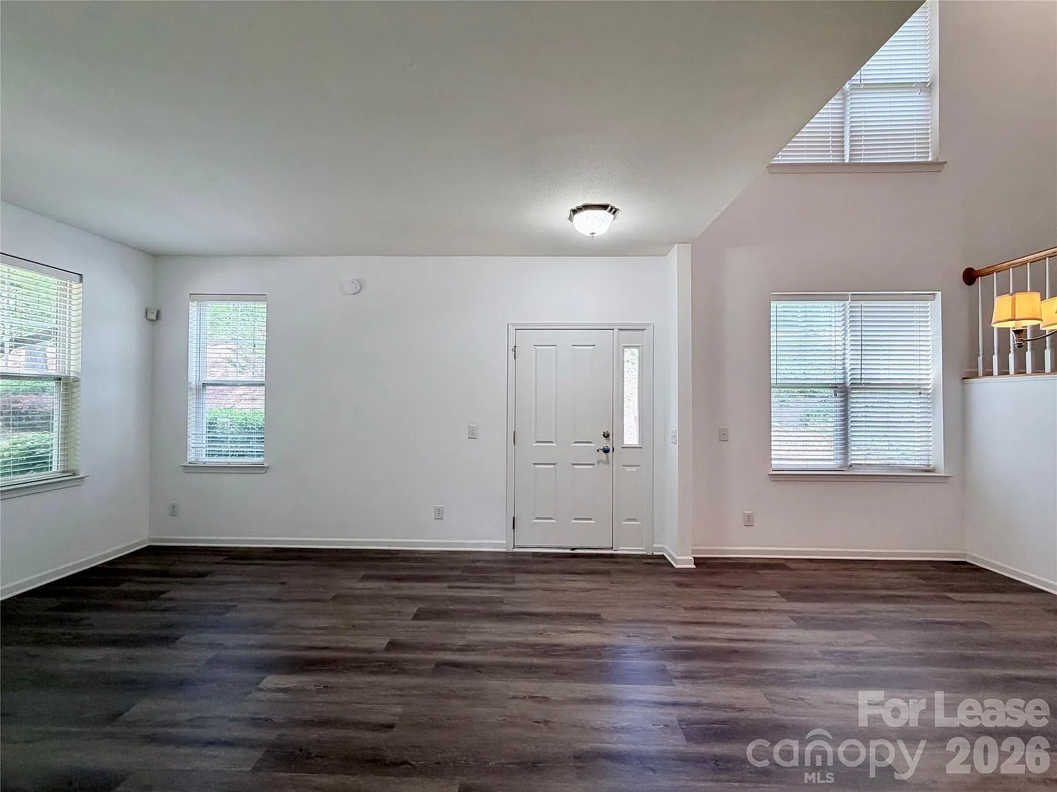 3 bed, 2.5 bath, 1947 sqft, $2,150 — Photo 2