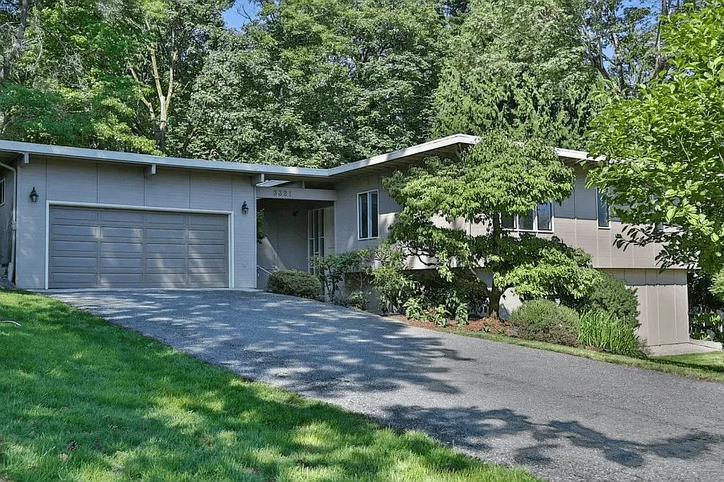 3321 102nd Ave NE — Photo 1