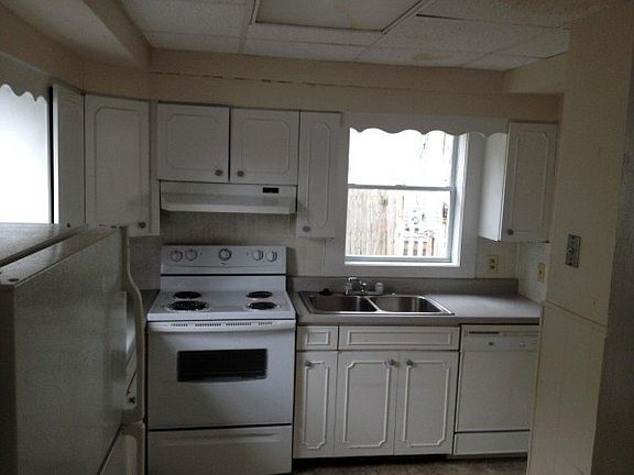 2nd image of 1101 W Saginaw St