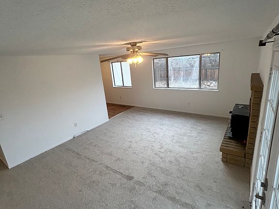 4th image of 1422 Langley Dr