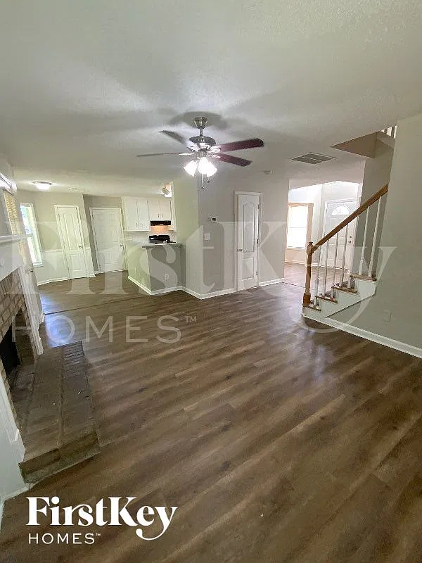 3 bed, 2.0 bath, 2144 sqft, $2,460 — Photo 4