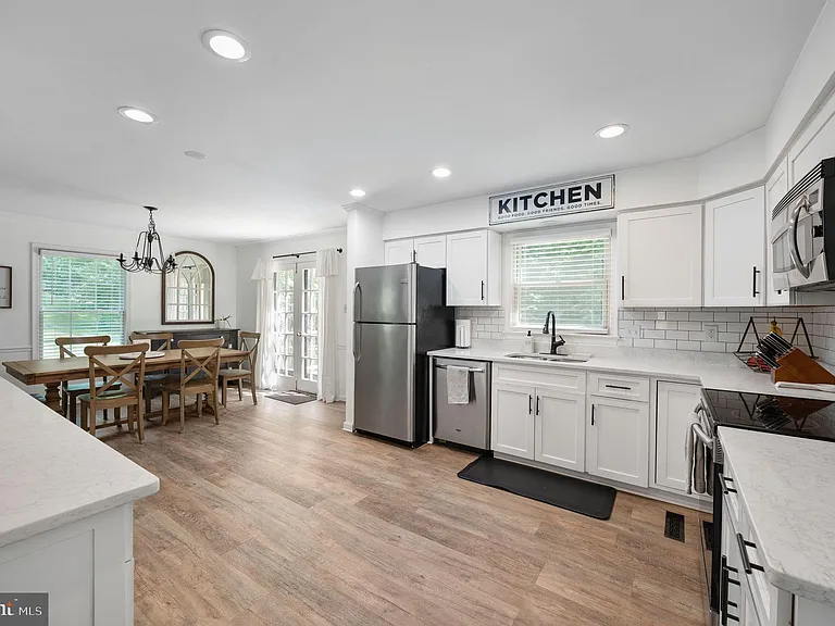 6 Roseville Ct — Photo 12