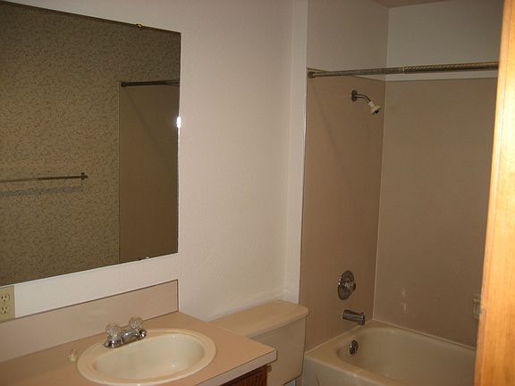5th image of 536 W Cobblestone Pl