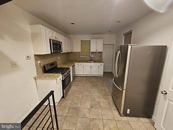 3rd image of 3025 Redner St S