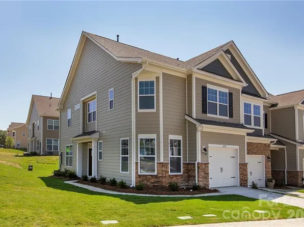 8734 Harris Lake Ln, Charlotte, NC 28269