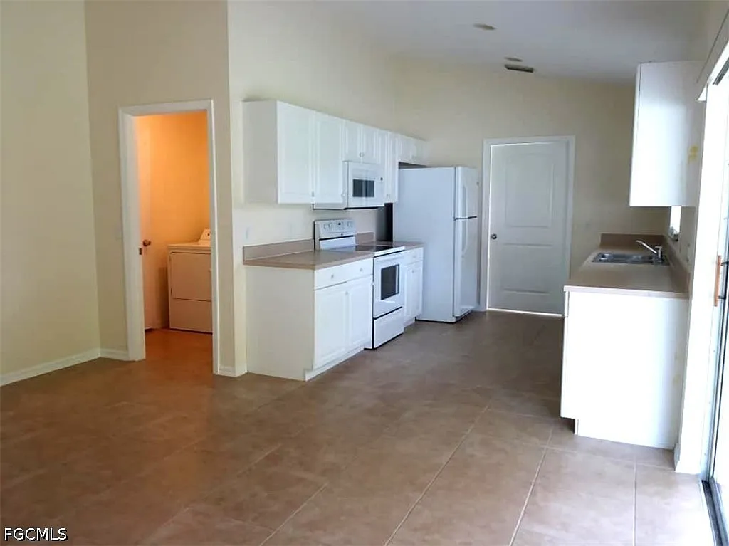 3 bed, 2.0 bath, 1755 sqft, $1,600 — Photo 4