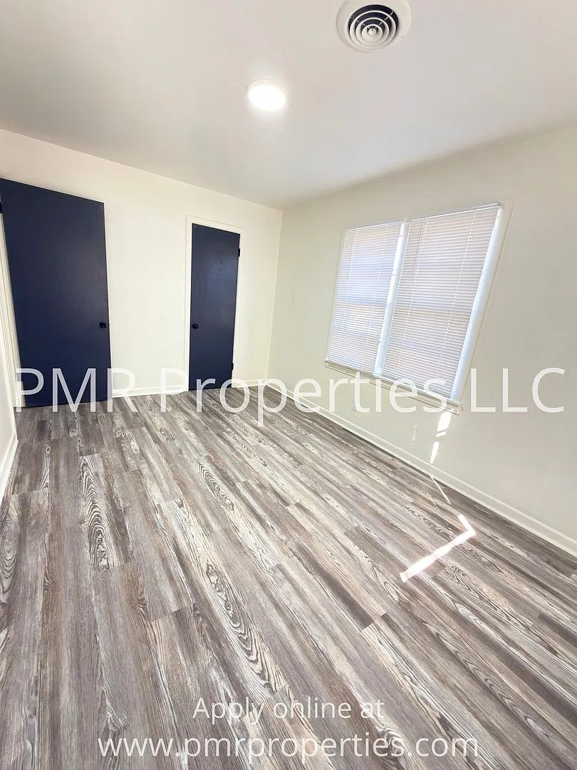 3 Bedrooms / 2 Bathrooms House — Photo 4
