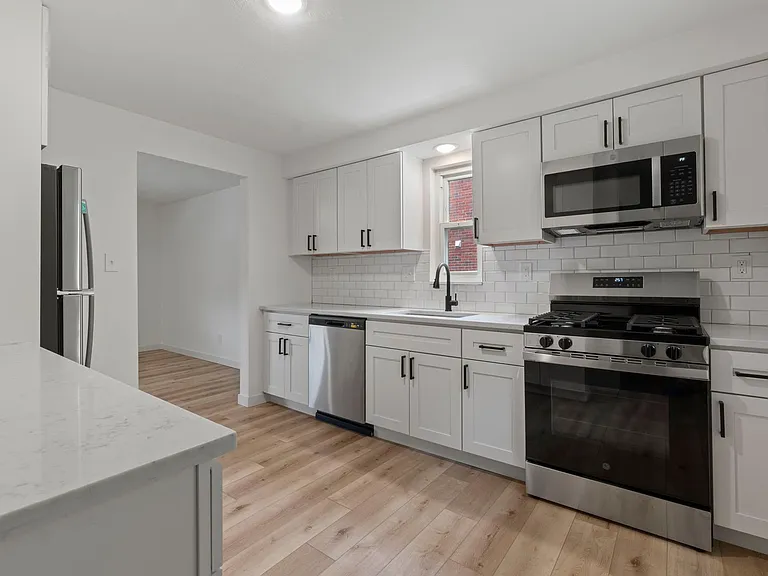 131 S Joslyn Dr — Photo 7