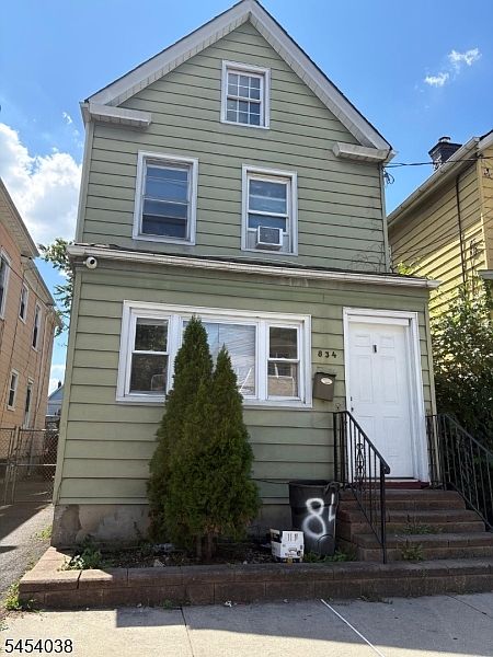 2nd image of 834 Rebecca Pl