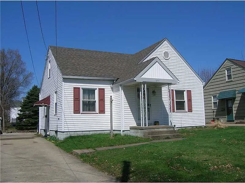 870 Woodland Rd photo 1