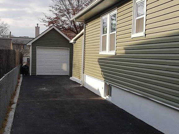 3rd image of 21 Ronald Pl