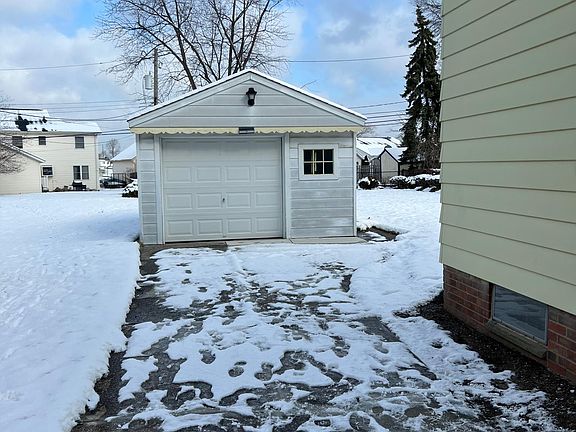 5th image of 28701 Gilchrist Dr