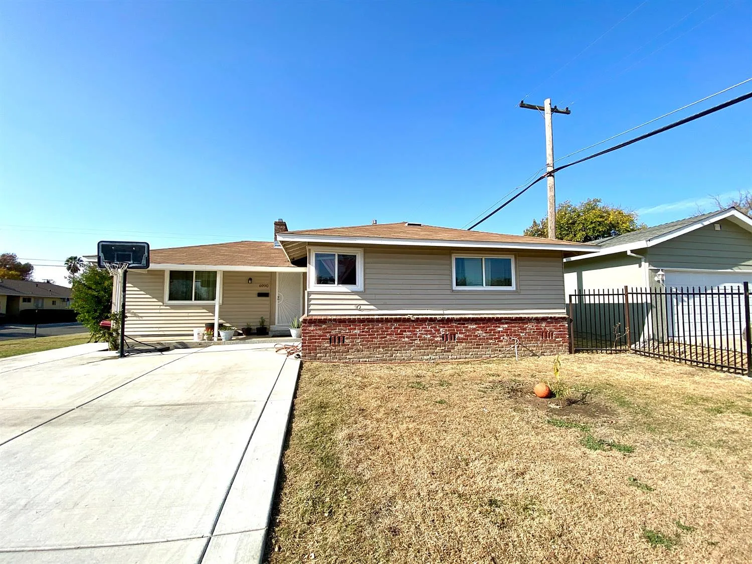 6990 Demaret Dr photo 1