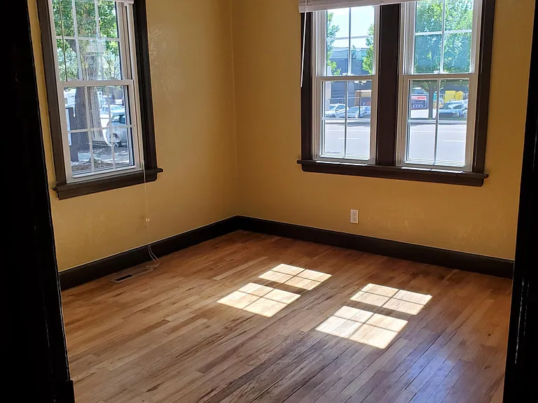 217 W South 1st St — Photo 6