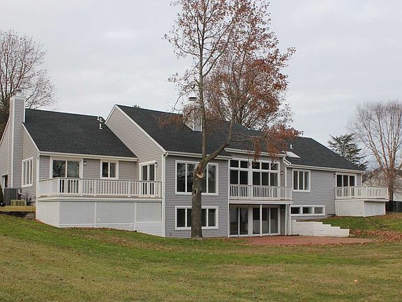 3rd image of 5 Miller Farms Dr