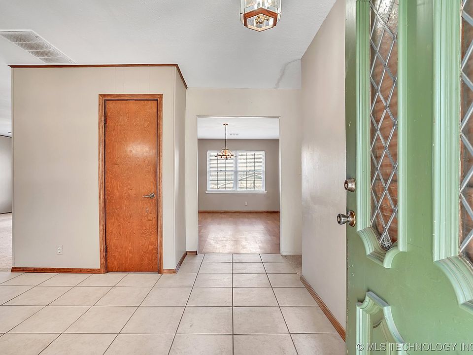 1st image of 3037 W 55th Pl