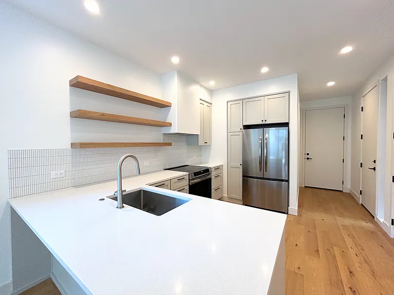 1003 E Washington St — Photo 7