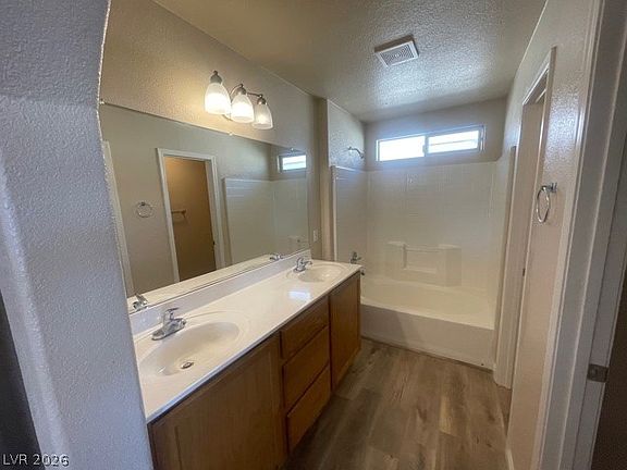 5th image of 120 Rosa Rosales Ct