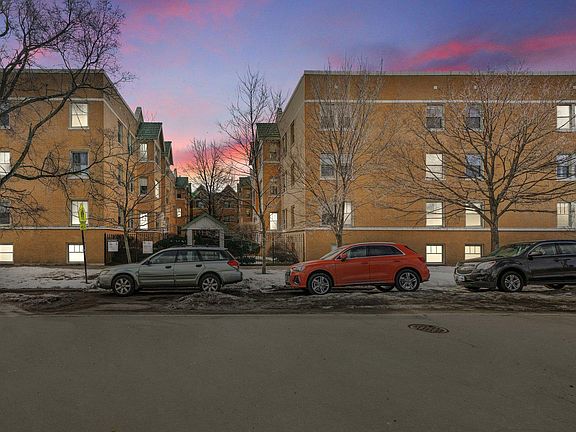 2nd image of 3135 W Palmer Blvd #G