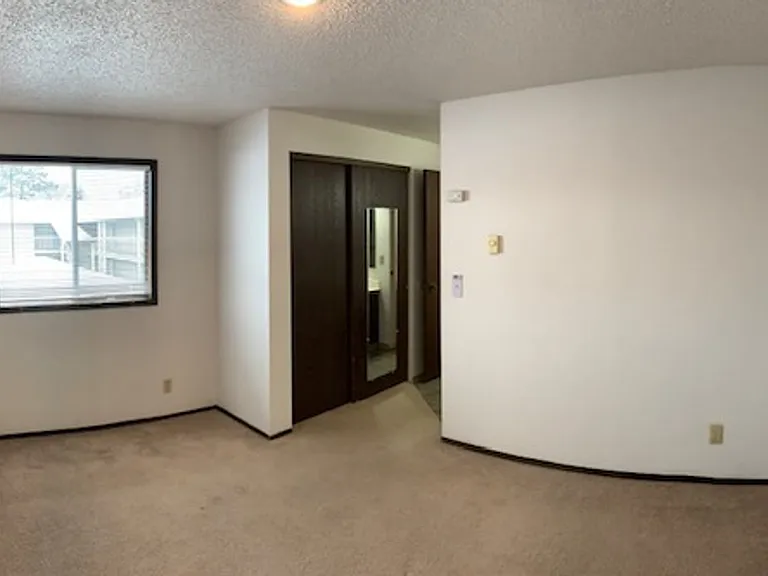 22 N Willow Rd — Photo 5