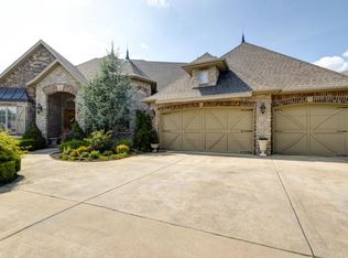 825 N Thornapple Ln, Springfield, MO 65802