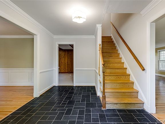 5th image of 7733 Yorkdale Dr