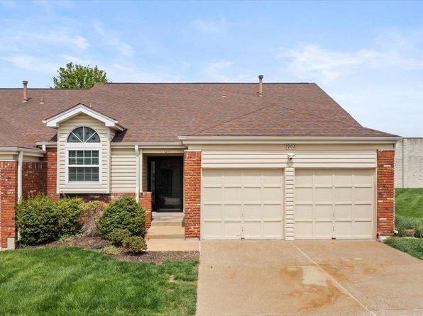1902 Bennington Common Dr, Saint Louis, MO 63146