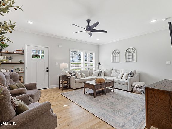 5th image of 3801 Hillside Terrace Ln