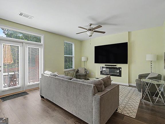 2nd image of 2106 Garden Pl