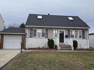 44 South Dr, Rochelle Park, NJ 07662