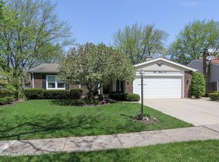 886 Saratoga Ln, Buffalo Grove, IL 60089