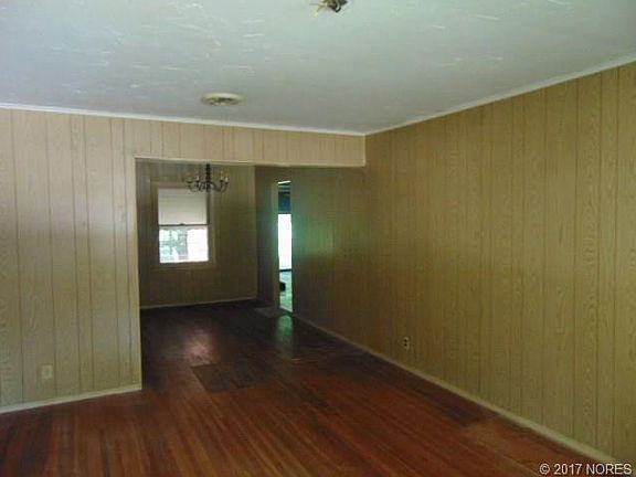 4th image of 586 S Lakewood Ave