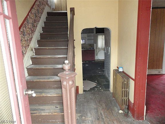 3rd image of 822 2nd Ave